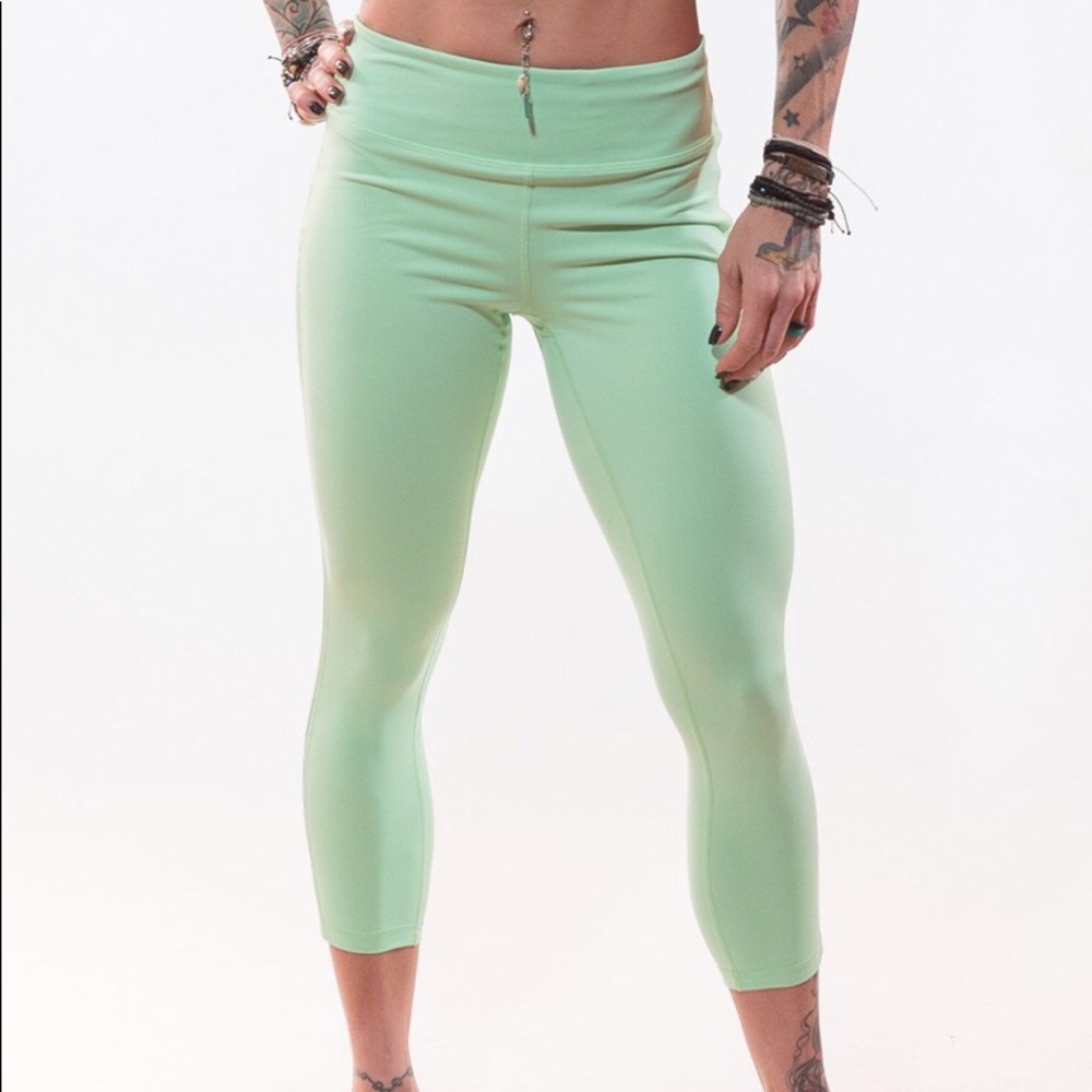 S Savage Barbell - Capri Leggings